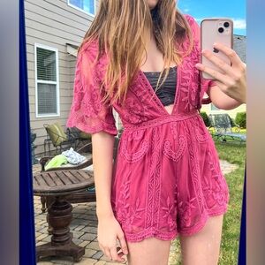 Honey Punch Pink Small Lacy Floral Romper 💗🦋